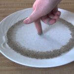 تجربة الفلفل والصابون