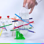 تجربة ثقب كيس الماء بالأقلام